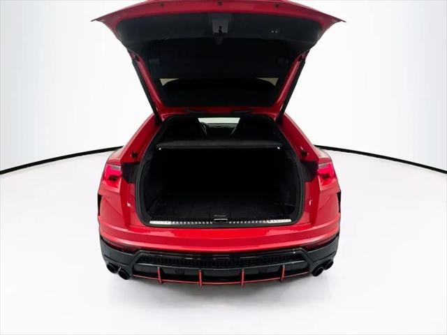 2022 Lamborghini Urus Standard