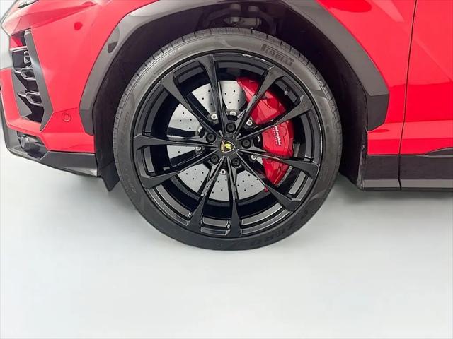 2022 Lamborghini Urus Standard