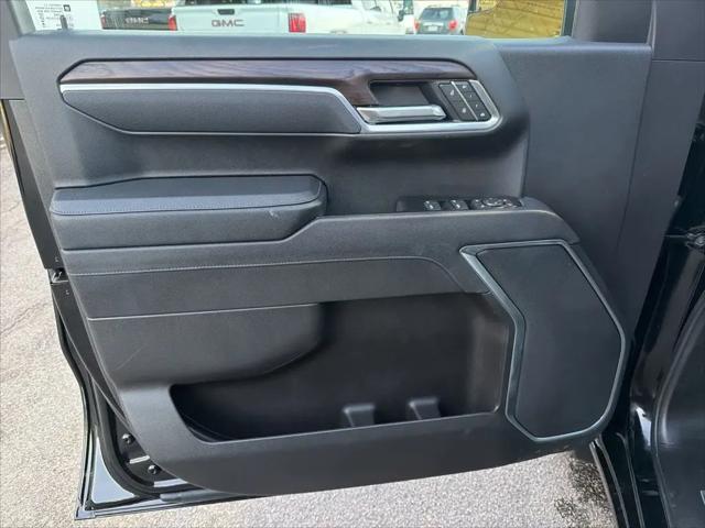 2025 GMC Sierra 1500 4WD Crew Cab Short Box SLT
