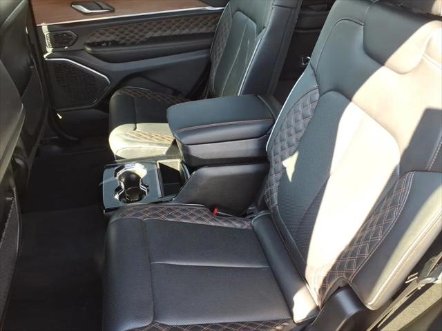 2022 Jeep Grand Cherokee L Summit 4x4