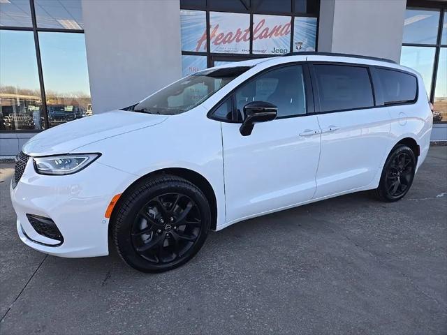 2026 Chrysler Pacifica Select AWD