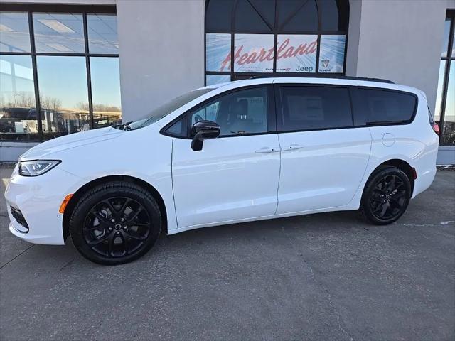 2026 Chrysler Pacifica Select AWD