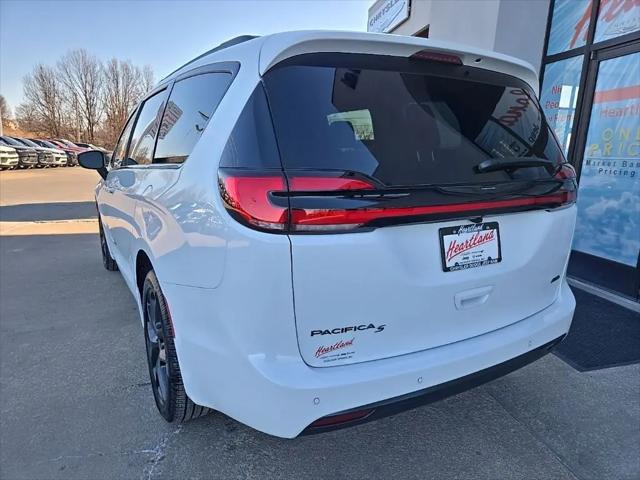2026 Chrysler Pacifica Select AWD