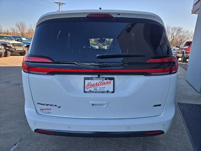 2026 Chrysler Pacifica Select AWD