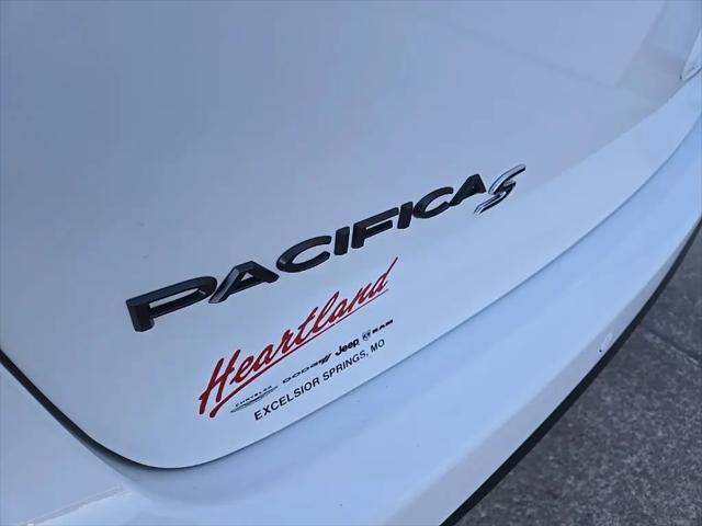 2026 Chrysler Pacifica Select AWD