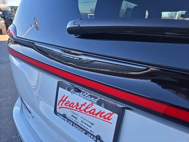2026 Chrysler Pacifica Select AWD
