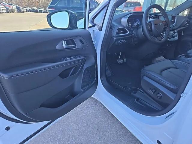 2026 Chrysler Pacifica Select AWD