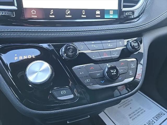 2026 Chrysler Pacifica Select AWD