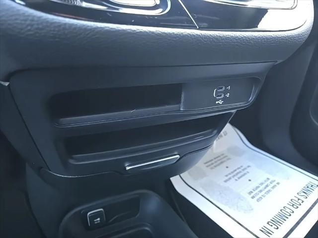 2026 Chrysler Pacifica Select AWD