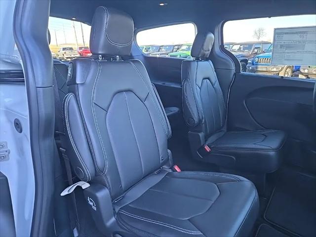 2026 Chrysler Pacifica Select AWD