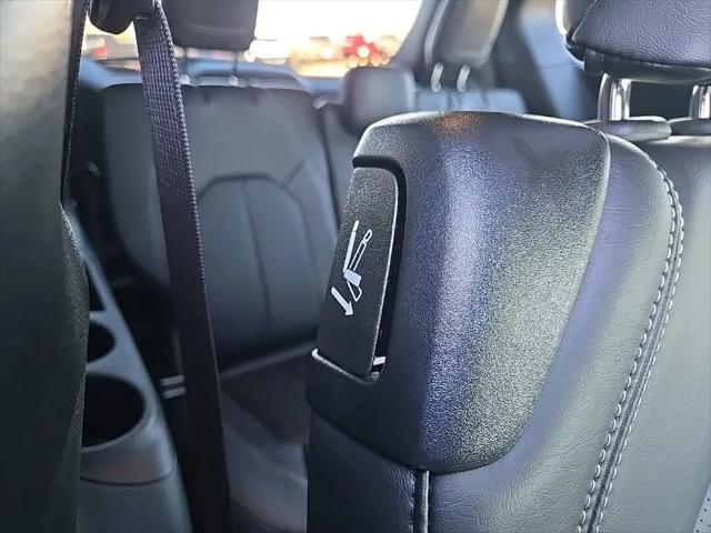 2026 Chrysler Pacifica Select AWD