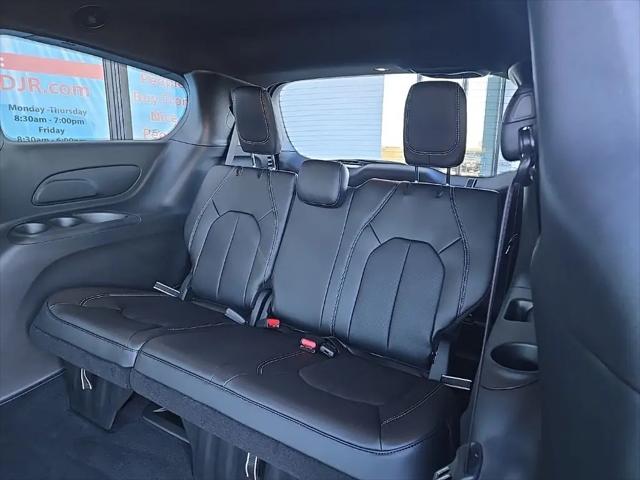 2026 Chrysler Pacifica Select AWD