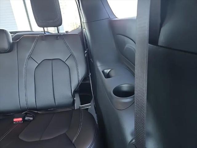 2026 Chrysler Pacifica Select AWD