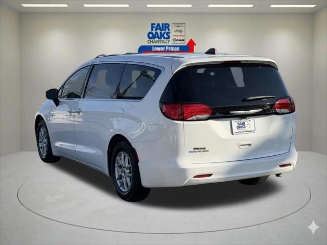2022 Chrysler Voyager LX