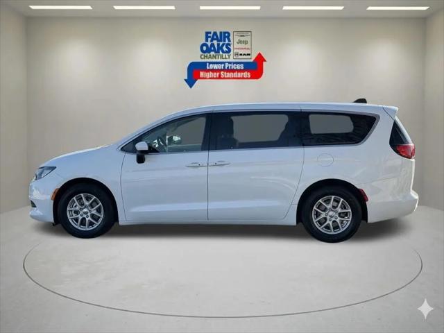 2022 Chrysler Voyager LX