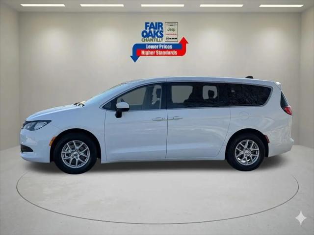 2022 Chrysler Voyager LX