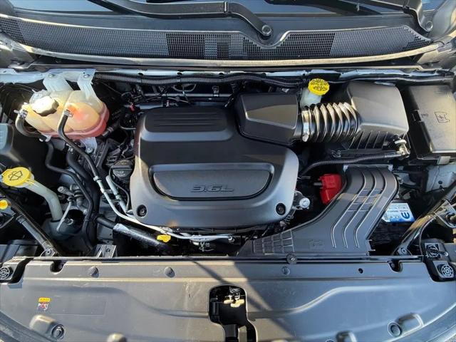 2022 Chrysler Voyager LX
