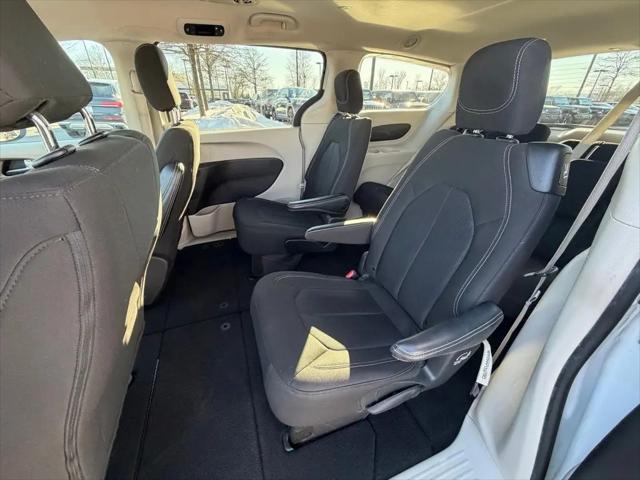2022 Chrysler Voyager LX