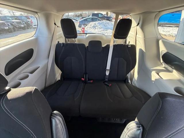 2022 Chrysler Voyager LX