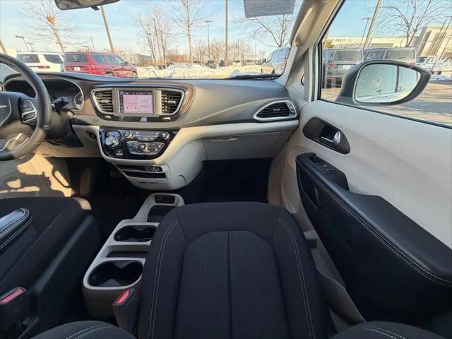 2022 Chrysler Voyager LX