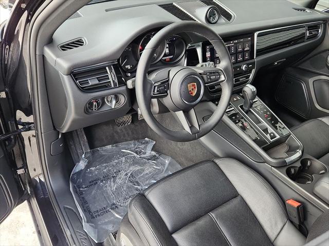 2025 Porsche Macan Unknown