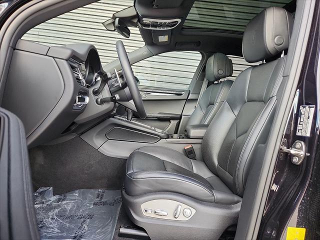 2025 Porsche Macan Unknown