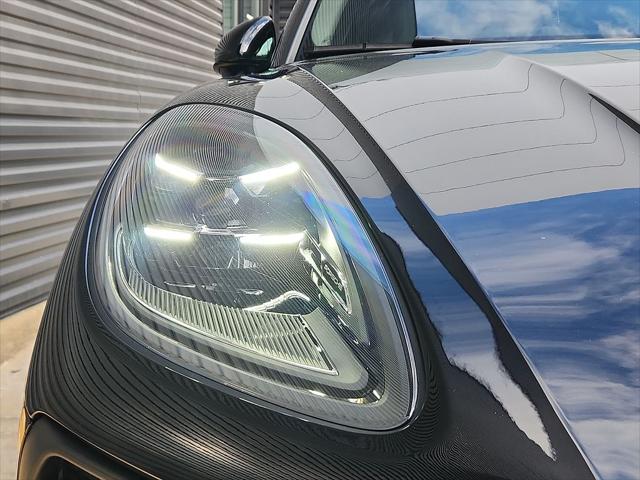 2025 Porsche Macan Unknown