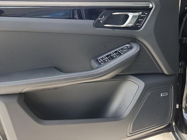 2025 Porsche Macan Unknown