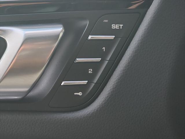 2025 Porsche Macan Unknown