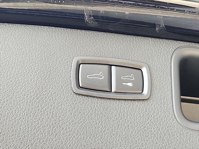 2025 Porsche Macan Unknown