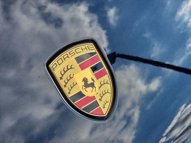 2025 Porsche Macan Unknown