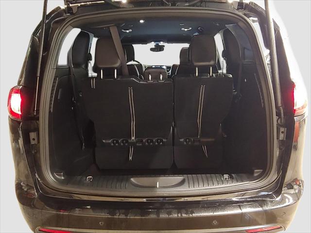 2025 Chrysler Voyager LX