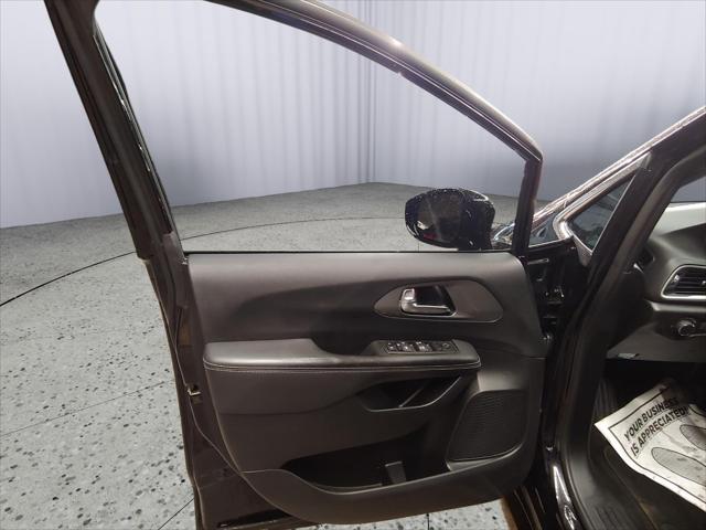 2025 Chrysler Voyager LX