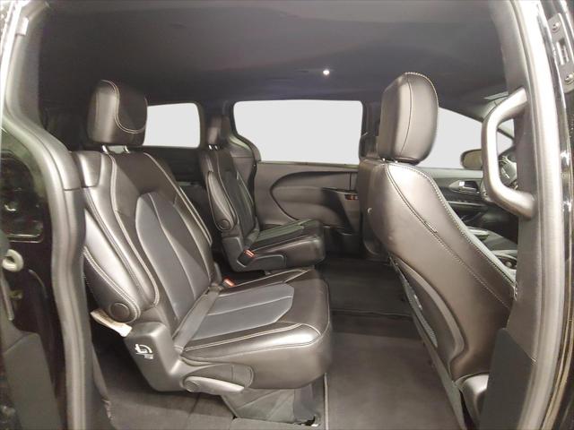 2025 Chrysler Voyager LX