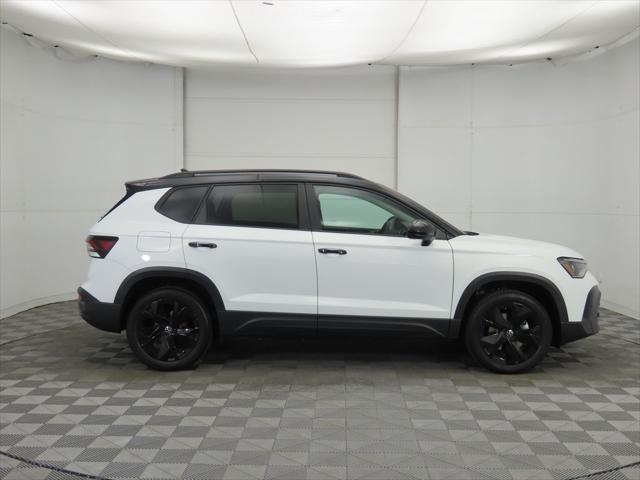2026 Volkswagen Taos SE Black