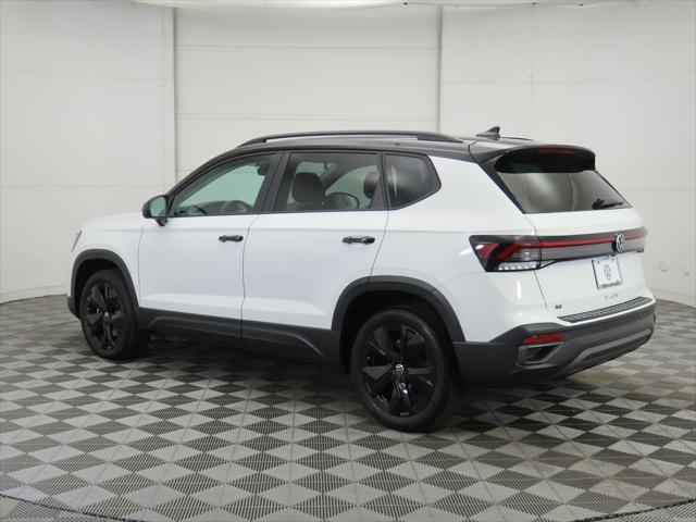 2026 Volkswagen Taos SE Black