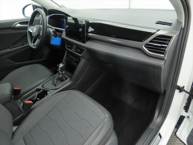 2026 Volkswagen Taos SE Black