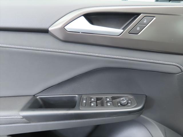 2026 Volkswagen Taos SE Black