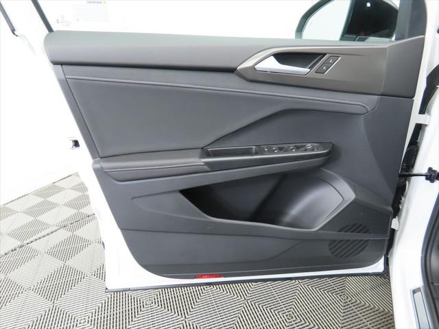 2026 Volkswagen Taos SE Black