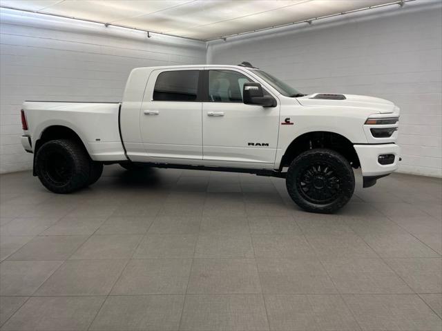 2026 RAM Ram 3500 RAM 3500 LARAMIE MEGA CAB 4X4 64 BOX 2026 RAM Ram 3500 RAM 3500 LARAMIE MEGA CAB 4X4 64 BOX