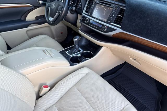 2019 Toyota Highlander Limited Platinum