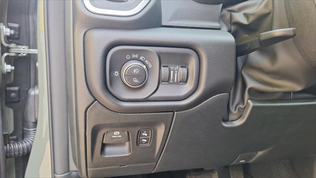 2026 Ram 1500 Lone Star Crew Cab 4x4 5'7" Box