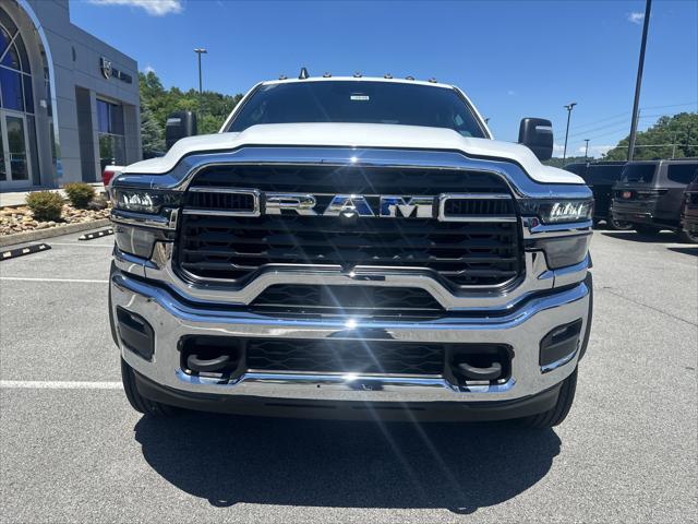 2026 RAM 5500 Chassis RAM 5500 TRADESMAN CHASSIS CREW CAB 4X4 84 CA