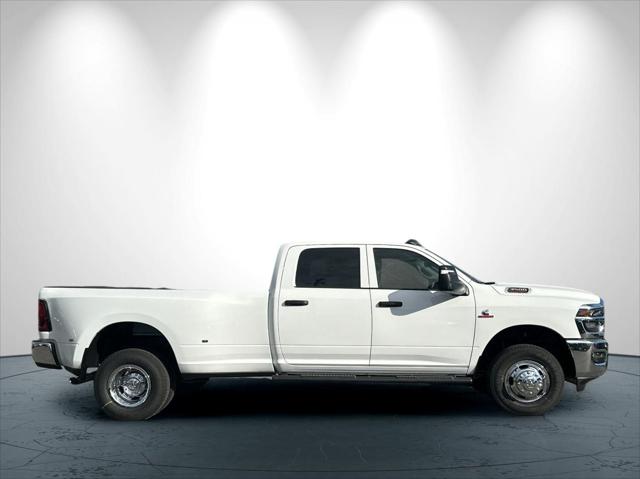 2026 RAM Ram 3500 RAM 3500 TRADESMAN CREW CAB 4X4 8 BOX