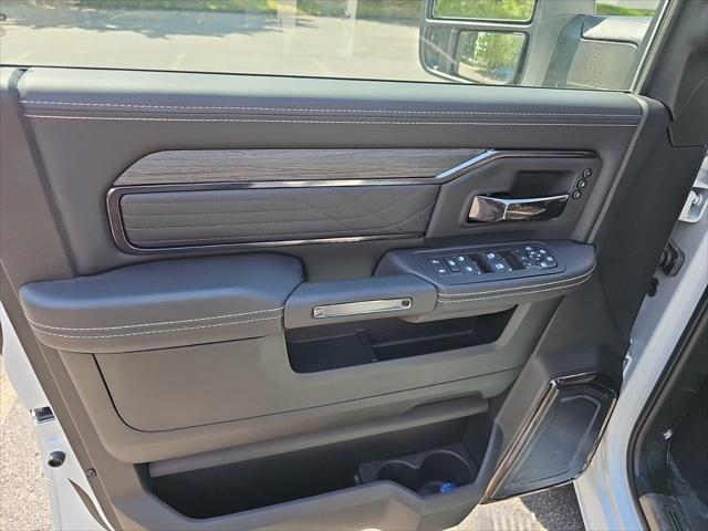 2026 Ram 3500 Limited Crew Cab 4x4 8' Box