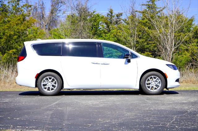 2026 Chrysler Voyager LX