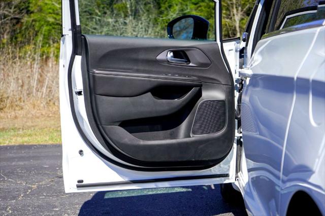 2026 Chrysler Voyager LX
