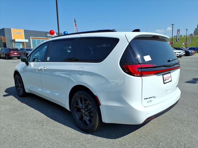 2026 Chrysler Pacifica Limited AWD