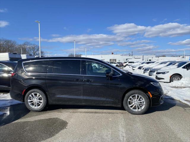 2026 Chrysler Pacifica PACIFICA SELECT AWD