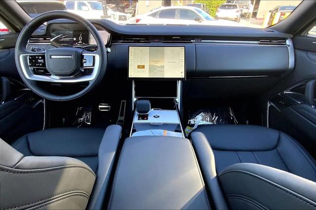 2026 Land Rover Range Rover P550e SE